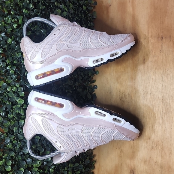 Nike Air Max Plus Premium Barely Rose | Size: 6.5 (Womens) | Light Pink - Picture 3 of 8
